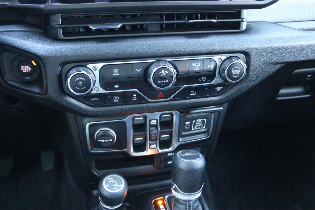 Used 2025 Jeep Gladiator Sport AWD/4WD image 20