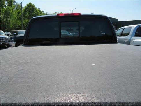 Used 2018 Nissan Frontier SV image 3