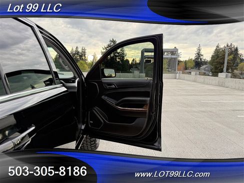 Used 2017 Chevrolet Tahoe LT w/ Z71 Midnight Edition AWD/4WD image 39