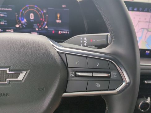 Used 2025 Chevrolet Suburban Z71 image 34