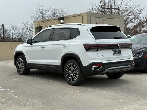 New 2026 Volkswagen Taos SE image 7