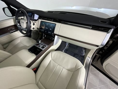 Certified 2023 Land Rover Range Rover SE image 19