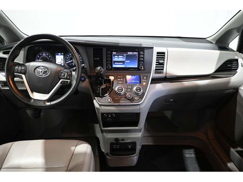 Used 2020 Toyota Sienna XLE FWD image 22