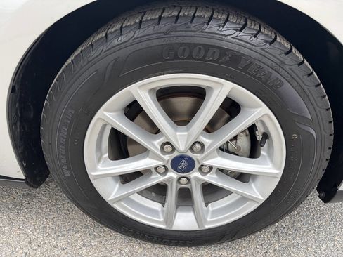 Used 2018 Ford Focus SE image 32