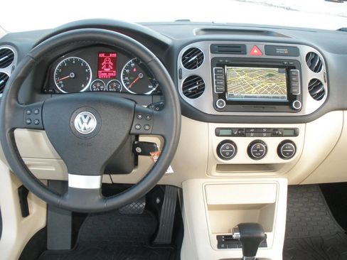 Used 2009 Volkswagen Tiguan SE image 31