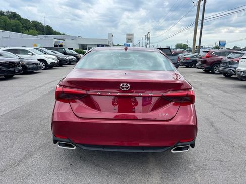 Used 2022 Toyota Avalon XLE w/ Moonroof Package FWD image 4