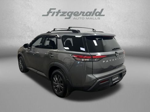 Used 2022 Nissan Pathfinder SV image 3