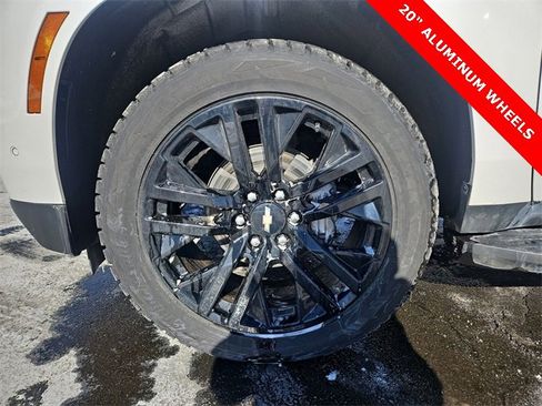 Used 2025 Chevrolet Suburban Premier image 7