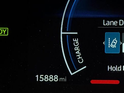 Used 2025 Toyota Camry SE image 15