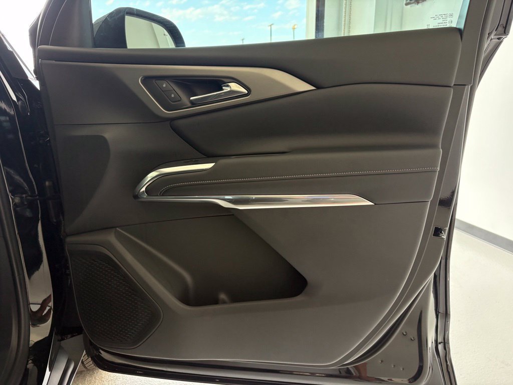 New 2027 Chevrolet Traverse LT w/ Driver Confidence Package FWD image 32