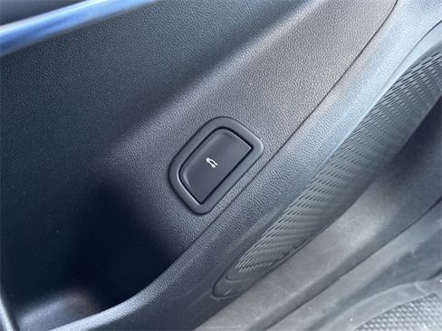 Used 2025 Chevrolet Traverse LT w/ Sun and Wheel Package image 22