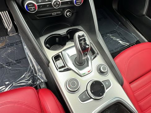 Used 2024 Alfa Romeo Giulia Veloce image 30