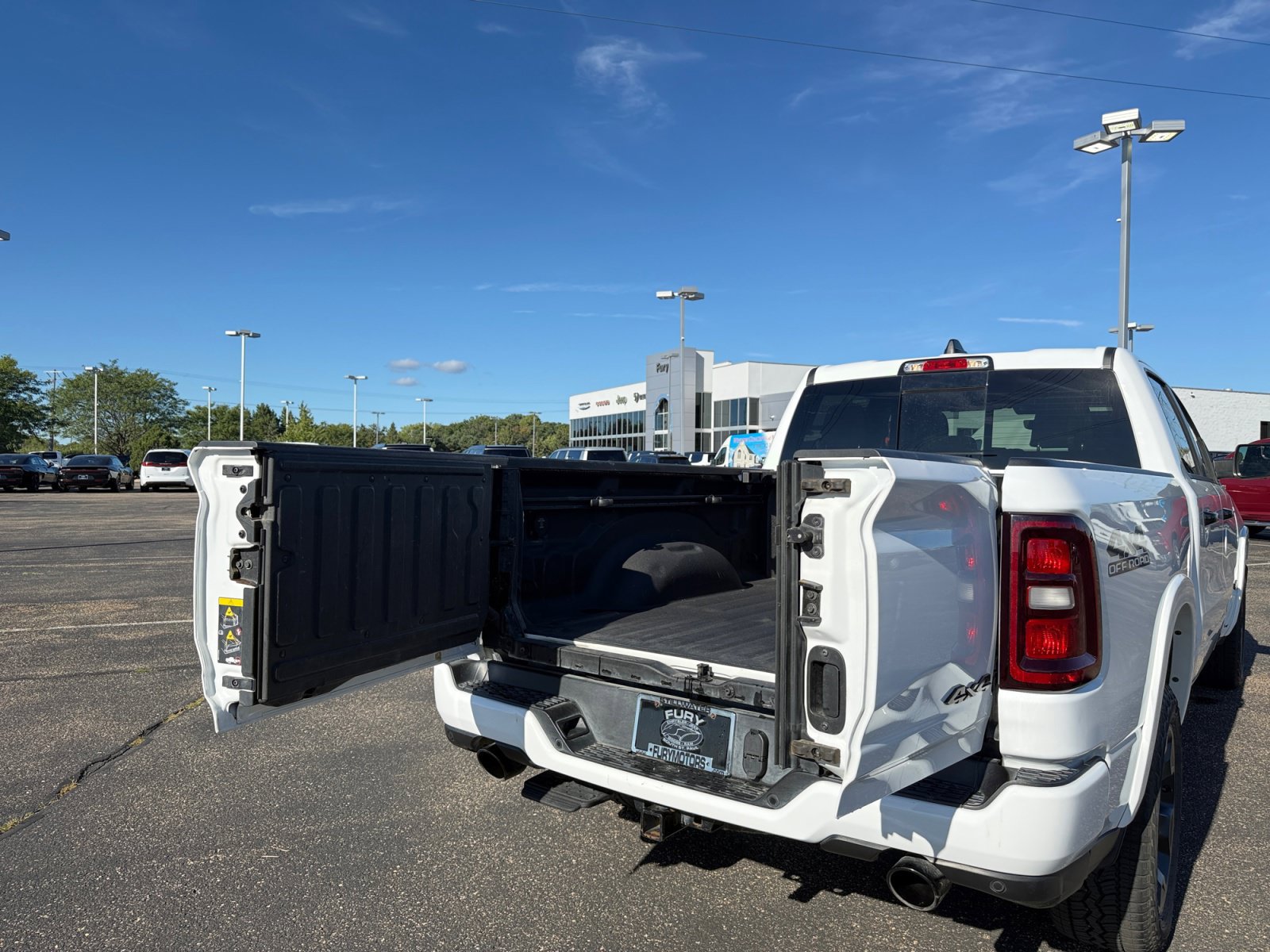 Used 2025 RAM 1500 Big Horn AWD/4WD image 4