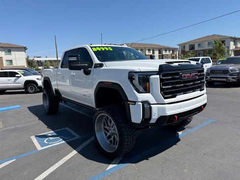 Used 2024 GMC Sierra 2500 AT4 w/ AT4 Premium Plus Package image 3