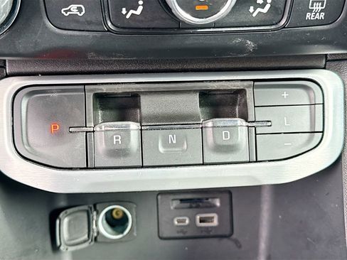 Used 2023 GMC Acadia SLT image 18