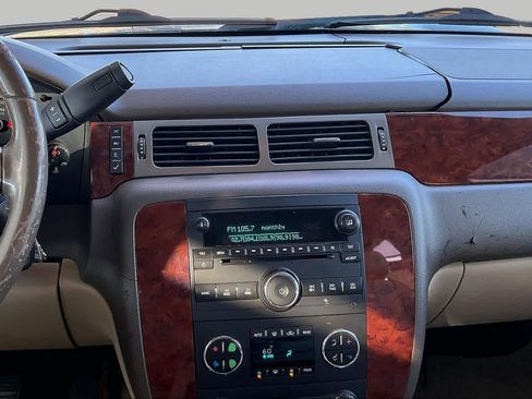 Used 2013 Chevrolet Tahoe LT w/ Luxury Package AWD/4WD image 8