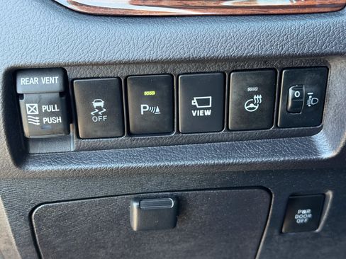 Used 2020 Toyota Sienna Limited Premium w/ Carpet Mat Package AWD/4WD image 17