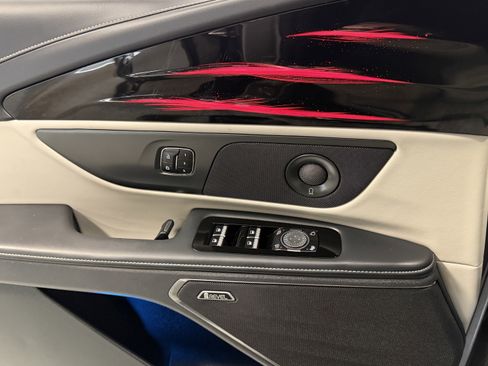 Used 2025 Lincoln Nautilus Reserve image 21