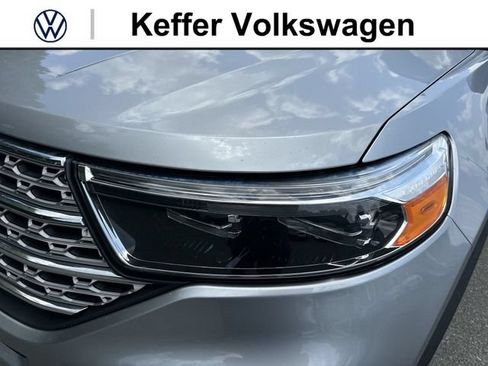 Used 2023 Ford Explorer Limited AWD/4WD image 9