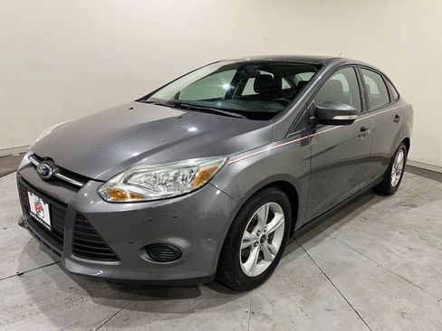Used 2014 Ford Focus SE w/ SE Winter Package FWD image 8