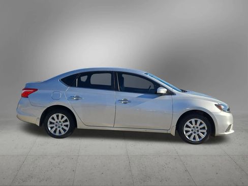 Used 2019 Nissan Sentra S image 7