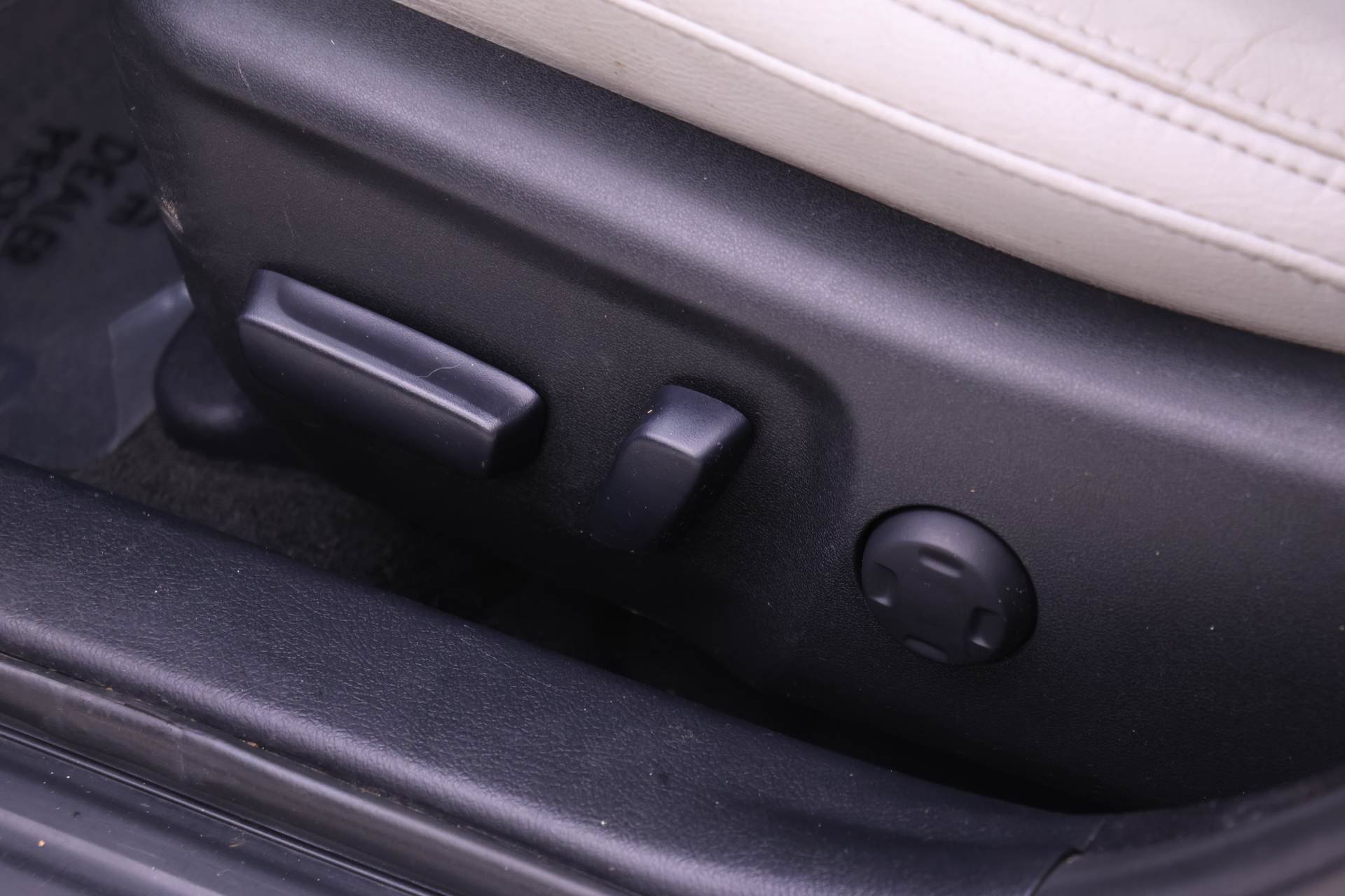 Used 2014 Toyota Avalon XLE FWD image 16