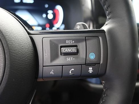Used 2024 Nissan Pathfinder Platinum FWD image 14