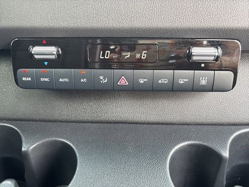 Used 2025 Mercedes-Benz Sprinter 2500 image 32
