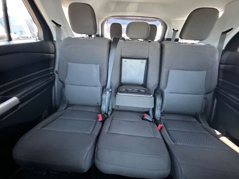 Used 2023 Ford Explorer XLT RWD image 19