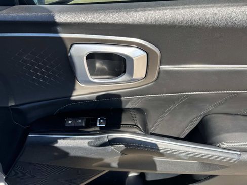 Used 2022 Kia Sorento SX image 13