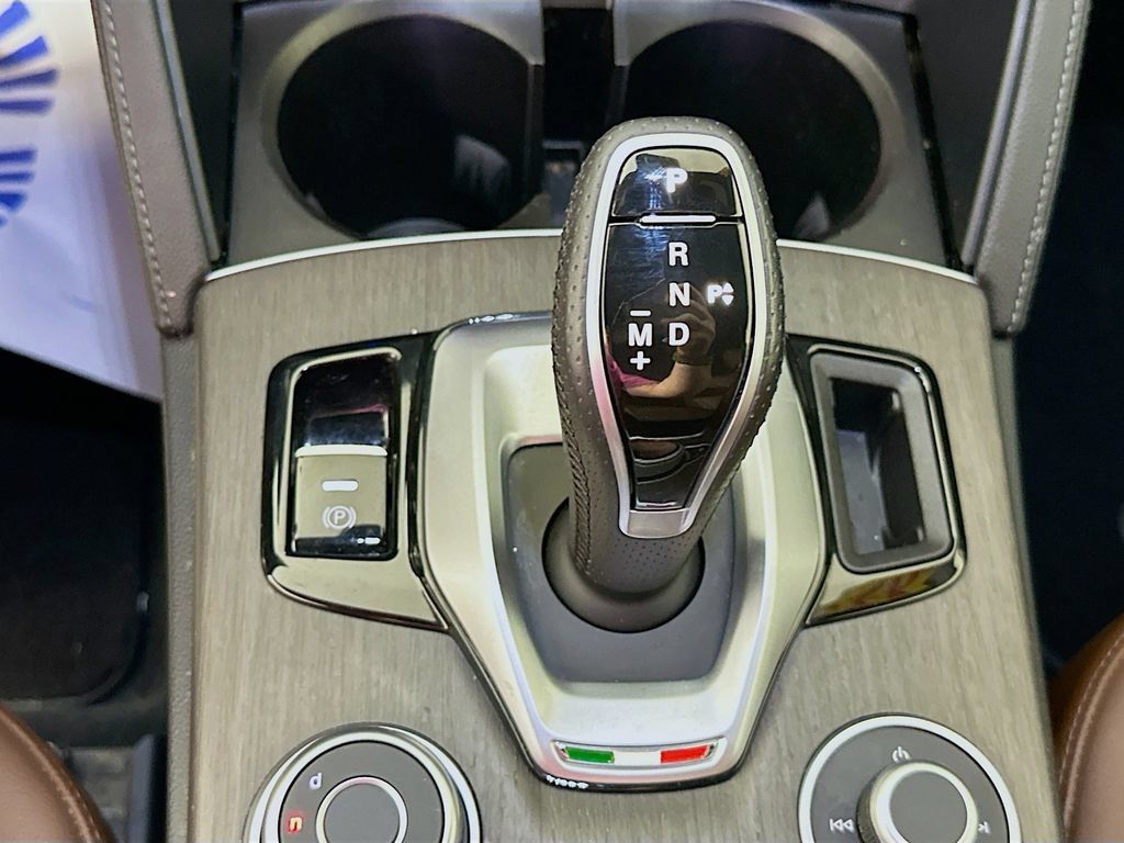 Used 2023 Alfa Romeo Stelvio Ti AWD/4WD image 23