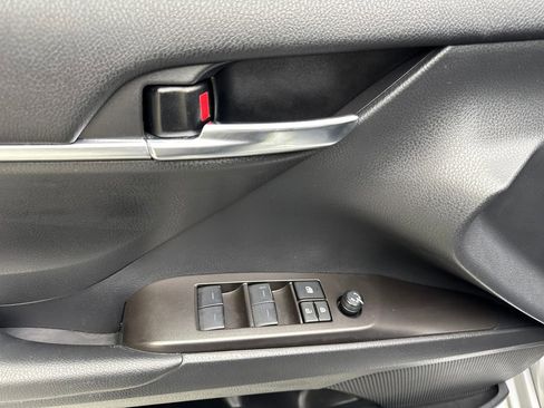 Used 2024 Toyota Camry SE FWD image 31