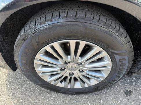Used 2013 Chrysler Town & Country Touring-L w/ Trailer Tow Group FWD image 9