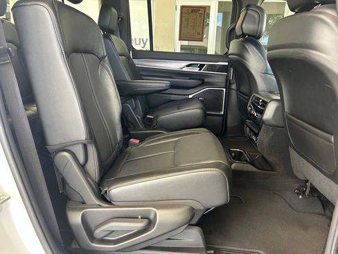 Used 2025 Jeep Wagoneer Series II AWD/4WD image 28