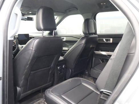 Used 2022 Ford Explorer XLT w/ Equipment Group 202A image 28