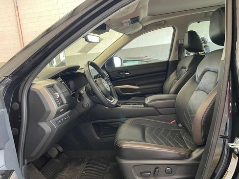 Certified 2024 Nissan Pathfinder Platinum w/ Cargo Package FWD image 10