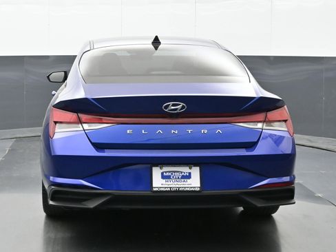 Used 2023 Hyundai Elantra SEL w/ Convenience Package FWD image 3