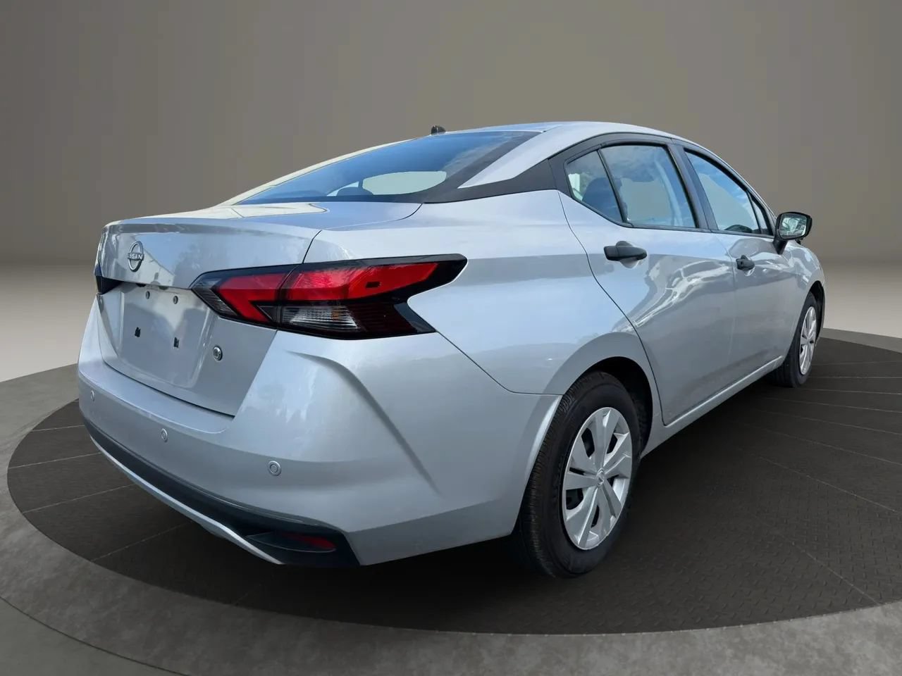 Used 2025 Nissan Versa S FWD image 5
