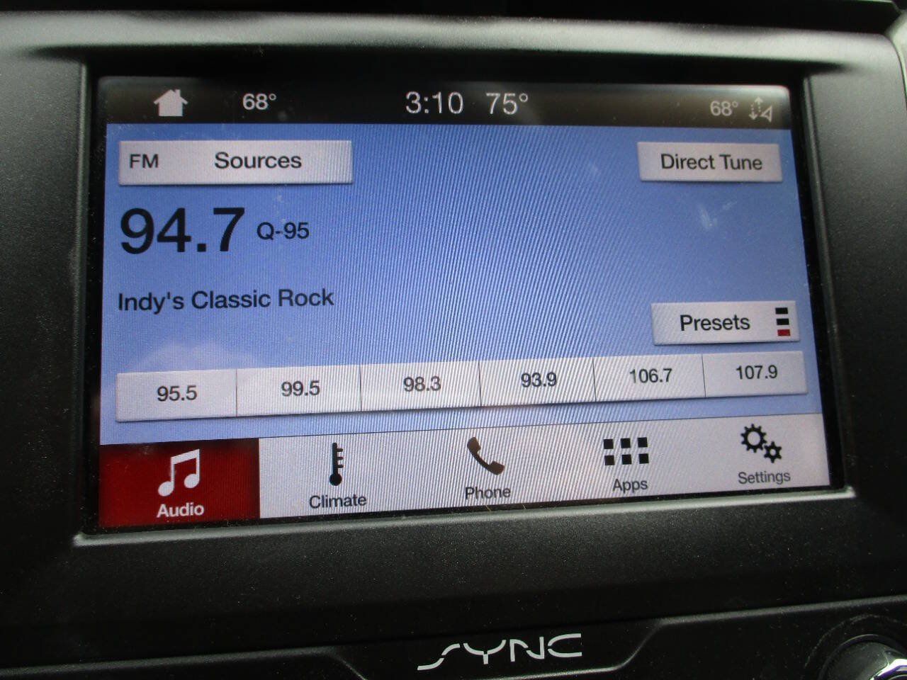 Used 2019 Ford Fusion SE FWD image 17
