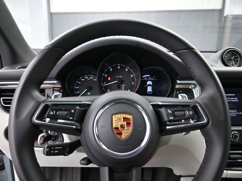Used 2022 Porsche Macan image 7