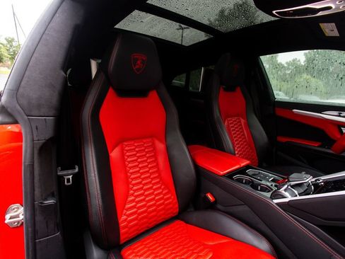 Used 2019 Lamborghini Urus AWD/4WD image 40