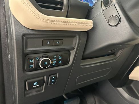 Used 2024 Ford Expedition Max Platinum AWD/4WD image 24