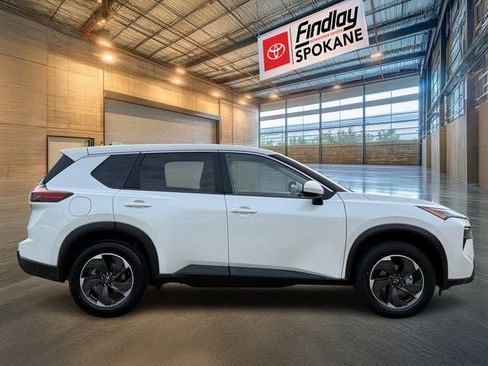 Used 2024 Nissan Rogue SV image 4