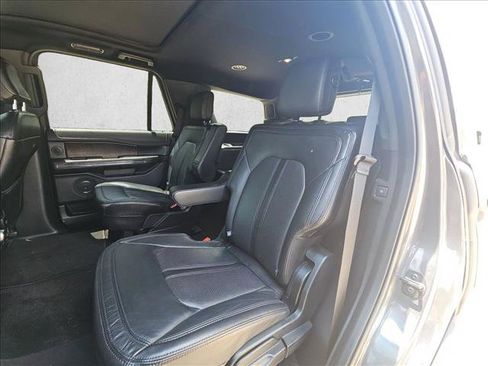 Used 2018 Ford Expedition Limited w/ Equipment Group 302A AWD/4WD image 17