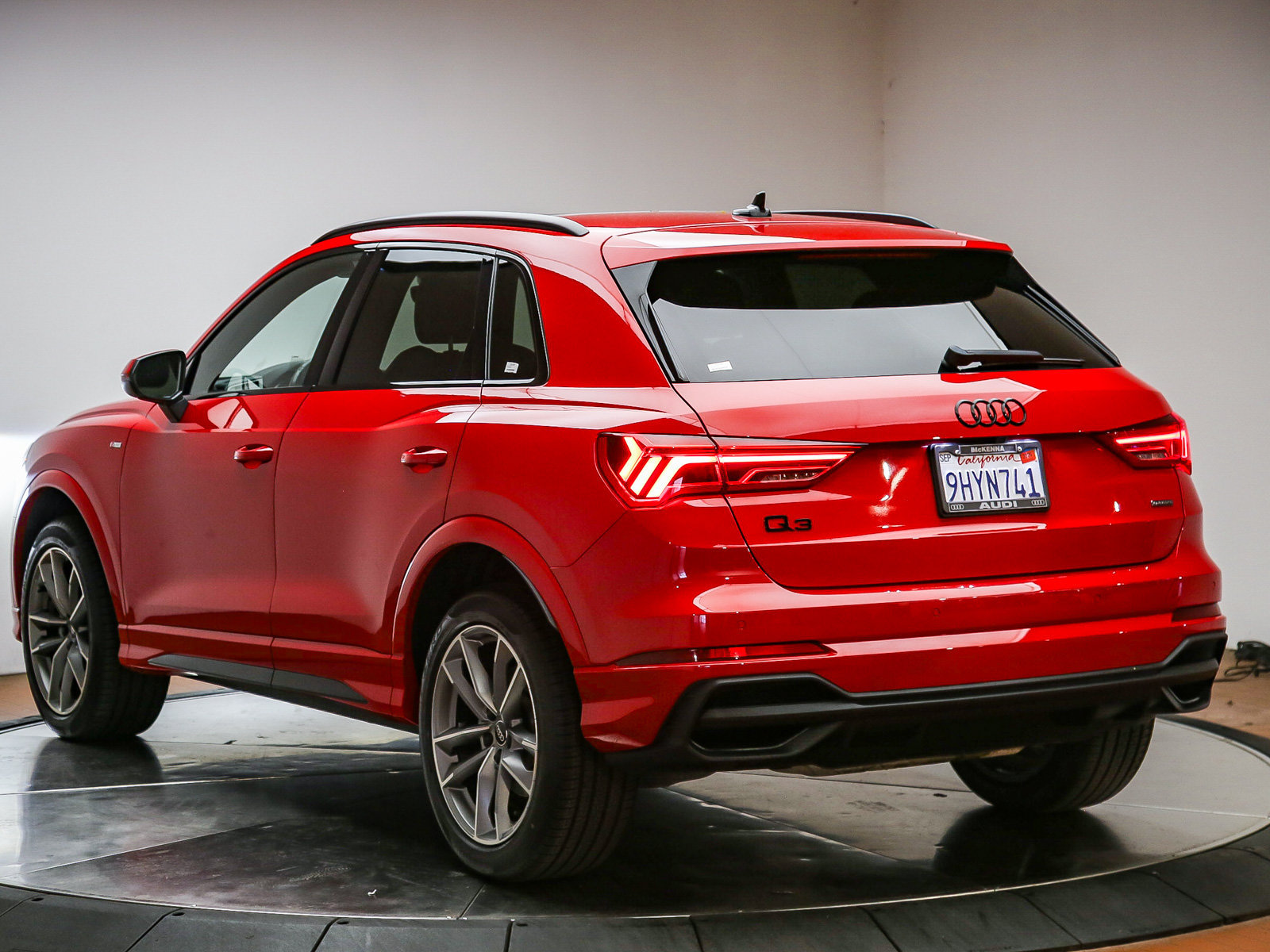 Certified 2023 Audi Q3 2.0T Premium w/ Black Optic Sport Package AWD/4WD image 5