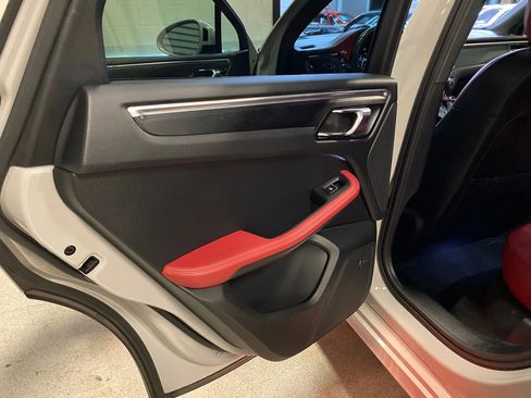 Used 2021 Porsche Macan GTS image 33