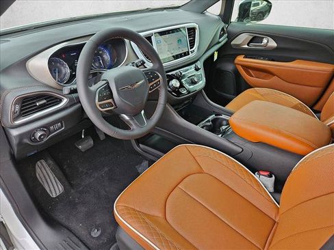 New 2026 Chrysler Pacifica Pinnacle FWD image 3