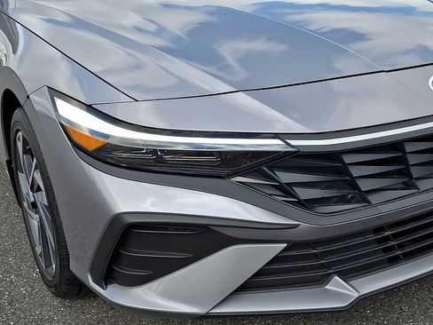 Certified 2025 Hyundai Elantra Sport FWD image 9