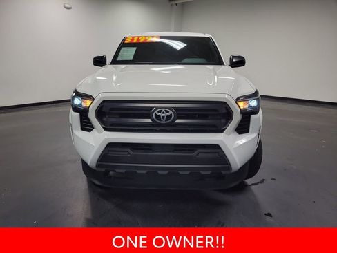 Used 2025 Toyota Tacoma SR image 3