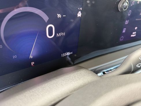 Used 2025 Buick Envista Sport Touring image 38